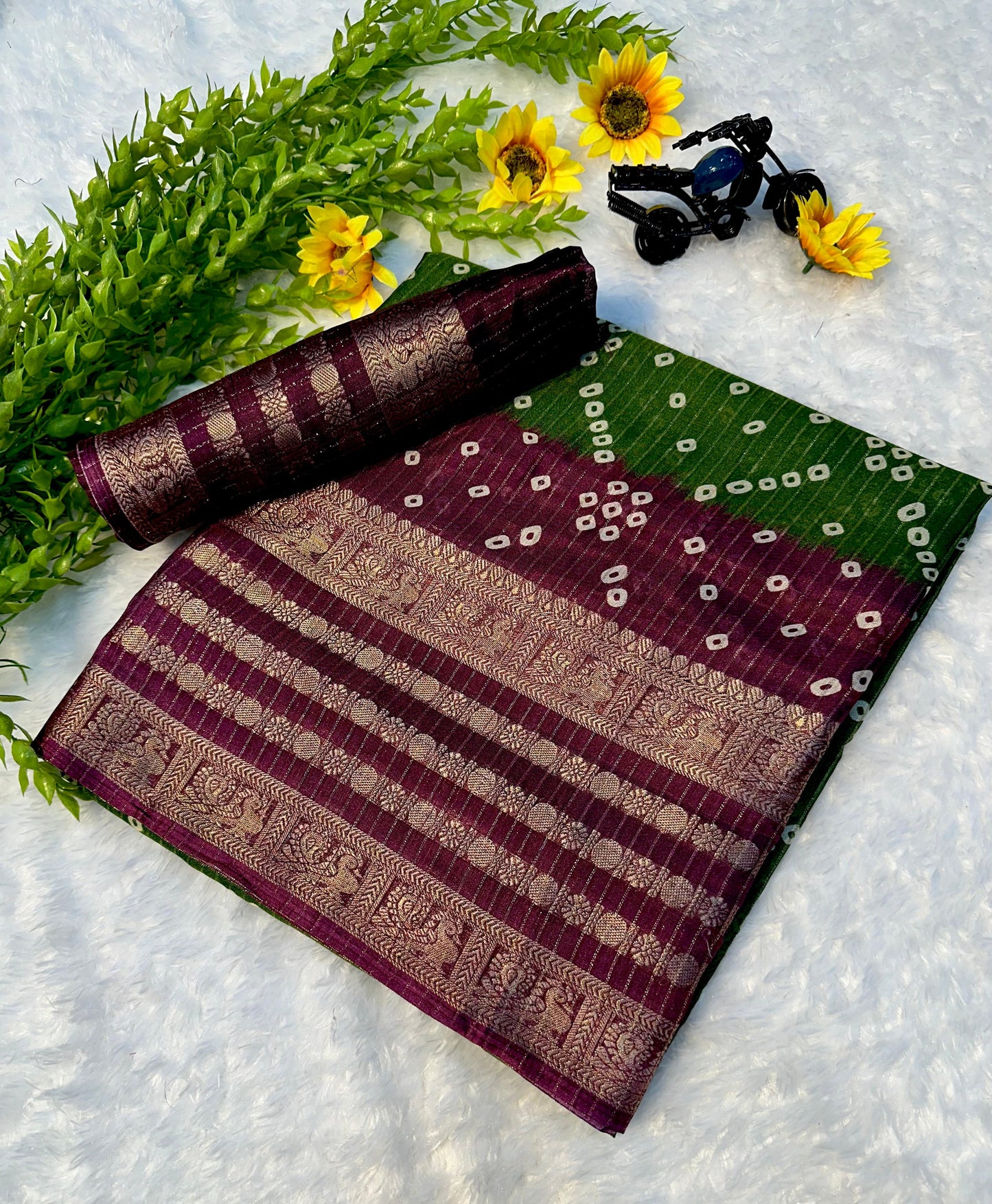 Kayatri New Soft Dola Silk Saree with Bandhani Pallu & Matching Bandhani Blouse
