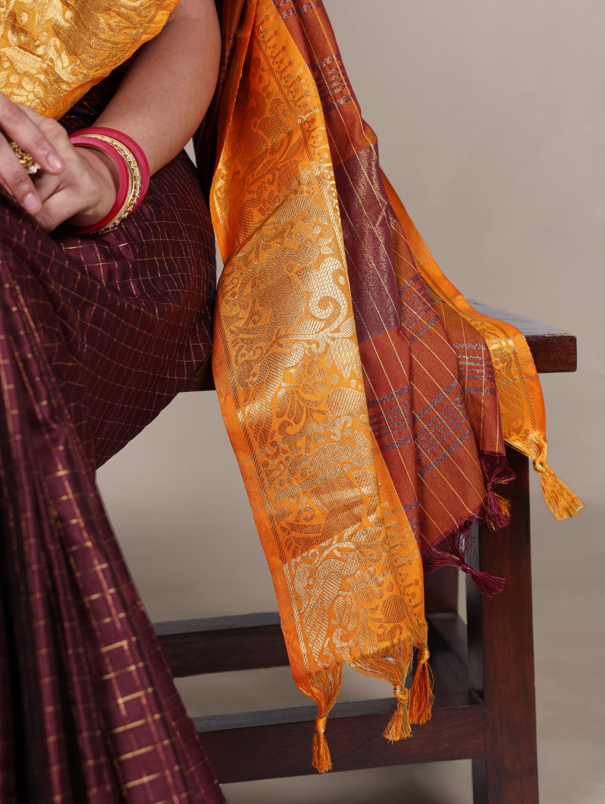 Kayatri New Elegant Poly Cotton Chex Saree with Zari Weaving Design