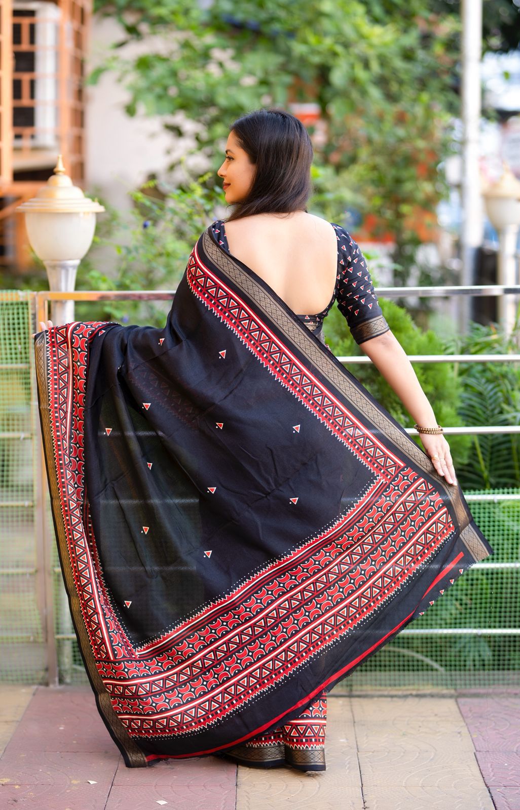 Kayatri New Elegant Soft Pashmina Silk Saree with Ikkat Prints & Zari Pattu Border