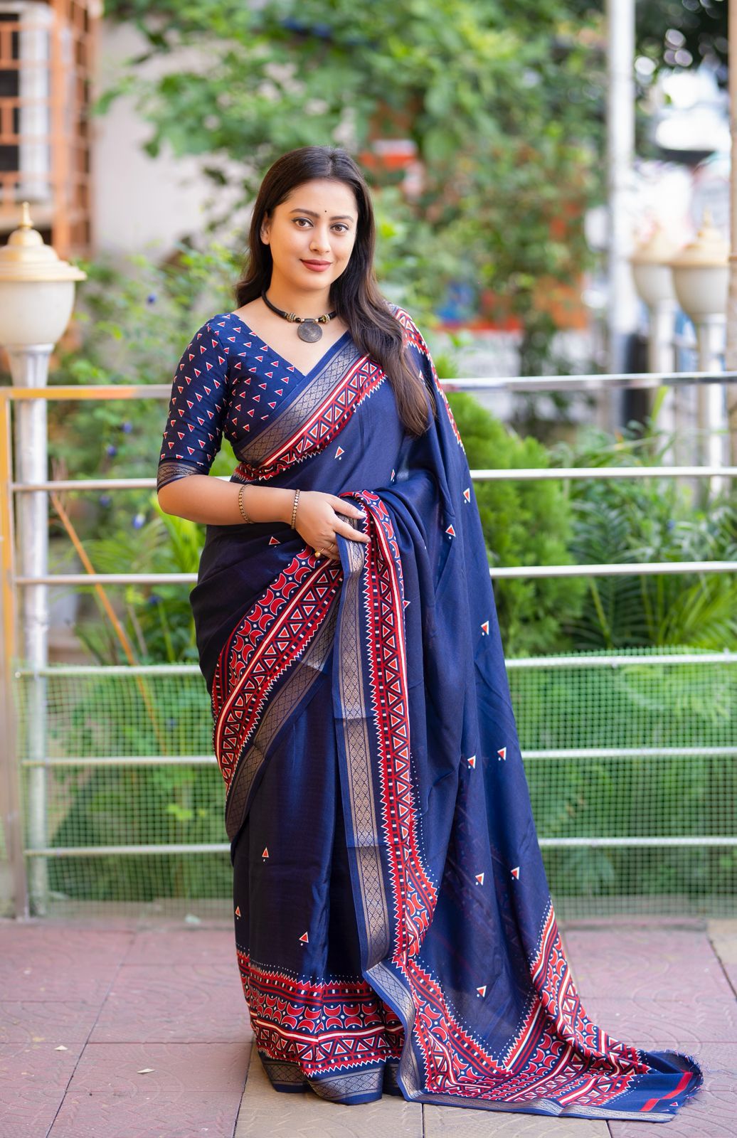 Kayatri New Elegant Soft Pashmina Silk Saree with Ikkat Prints & Zari Pattu Border
