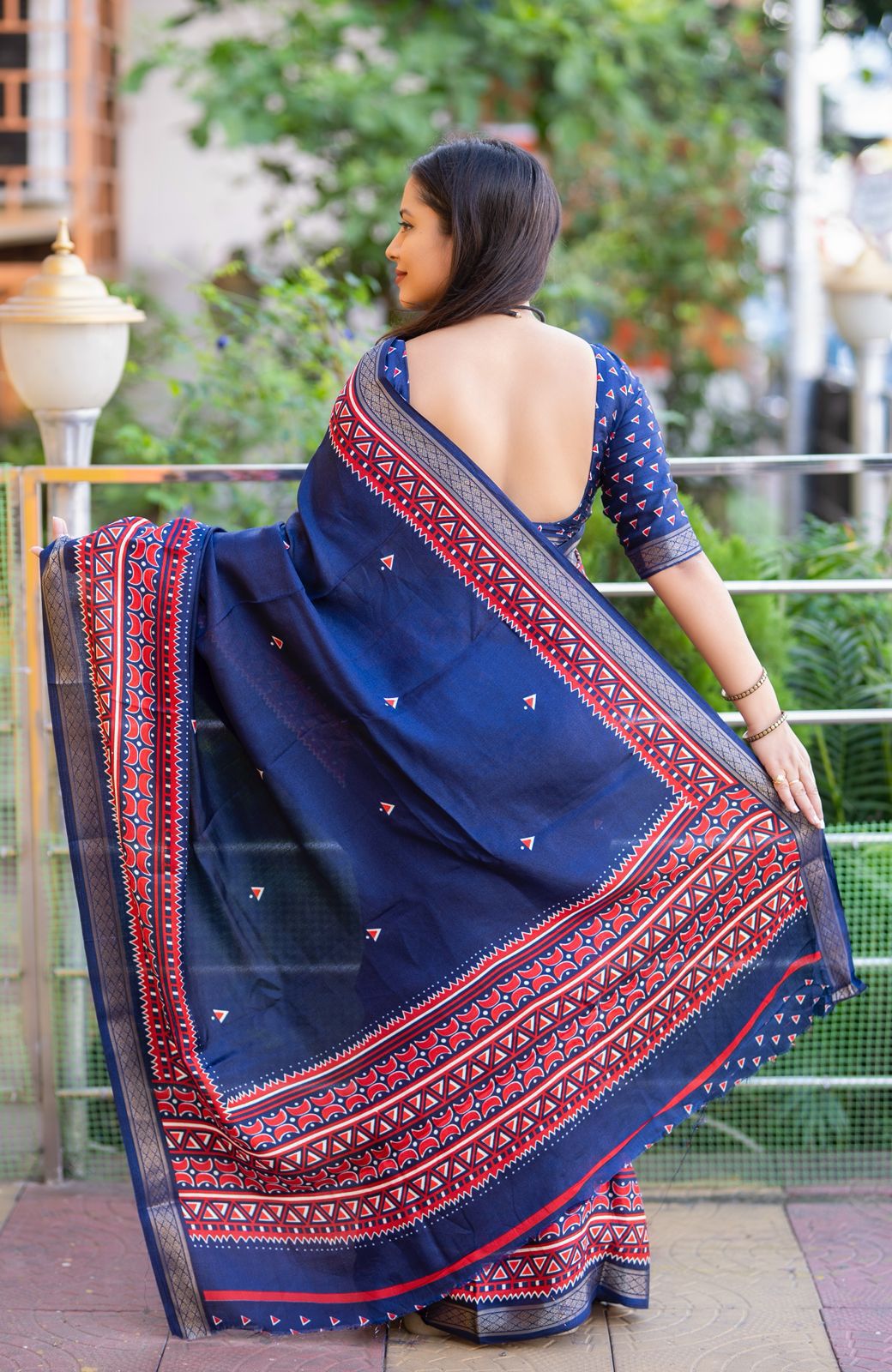 Kayatri New Elegant Soft Pashmina Silk Saree with Ikkat Prints & Zari Pattu Border