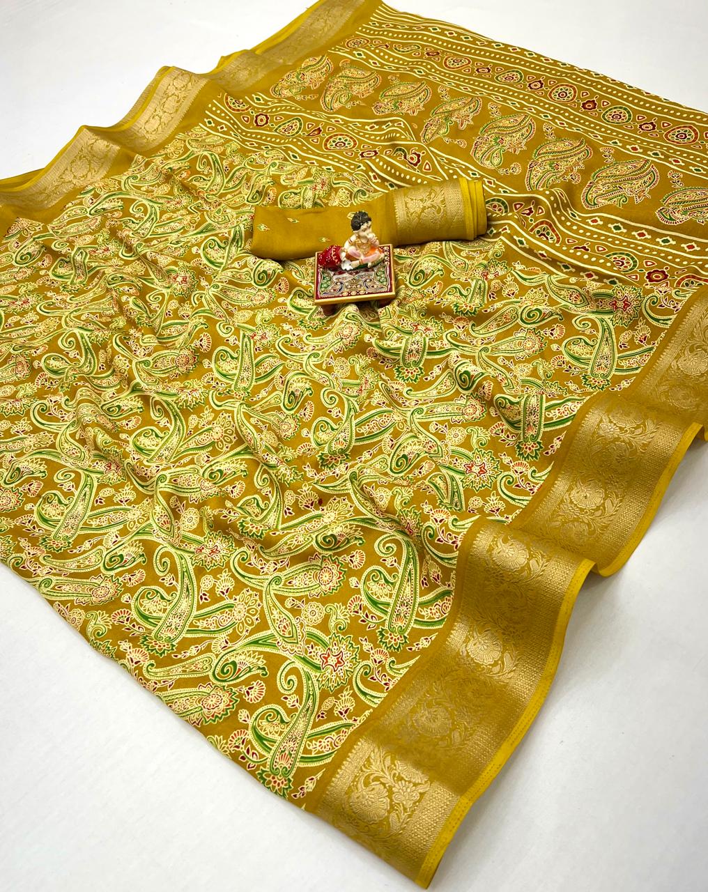 Kayatri New Beautiful Calcutta Moss Georgette Saree with Fine Zari Woven Border