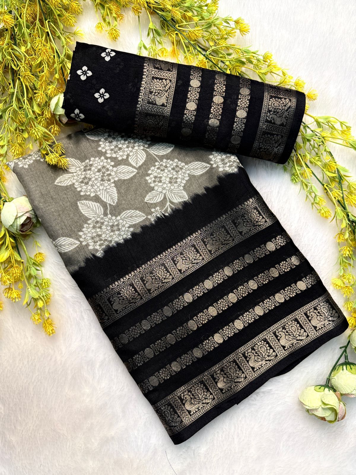 Kayatri New Festive Dola Silk Saree with Flower Motifs Zari Woven Borders