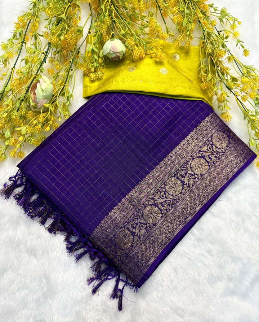 Kayatri New Elegant Zari Checks Saree with All-Over Discharge Print Tassel Pallu