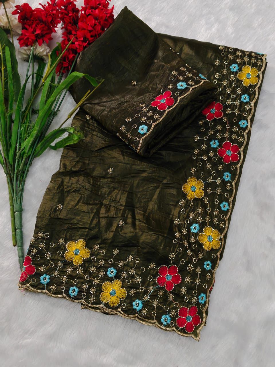 Kayatri New Stylish Gold Crush Saree with Sequin Beads Highlight