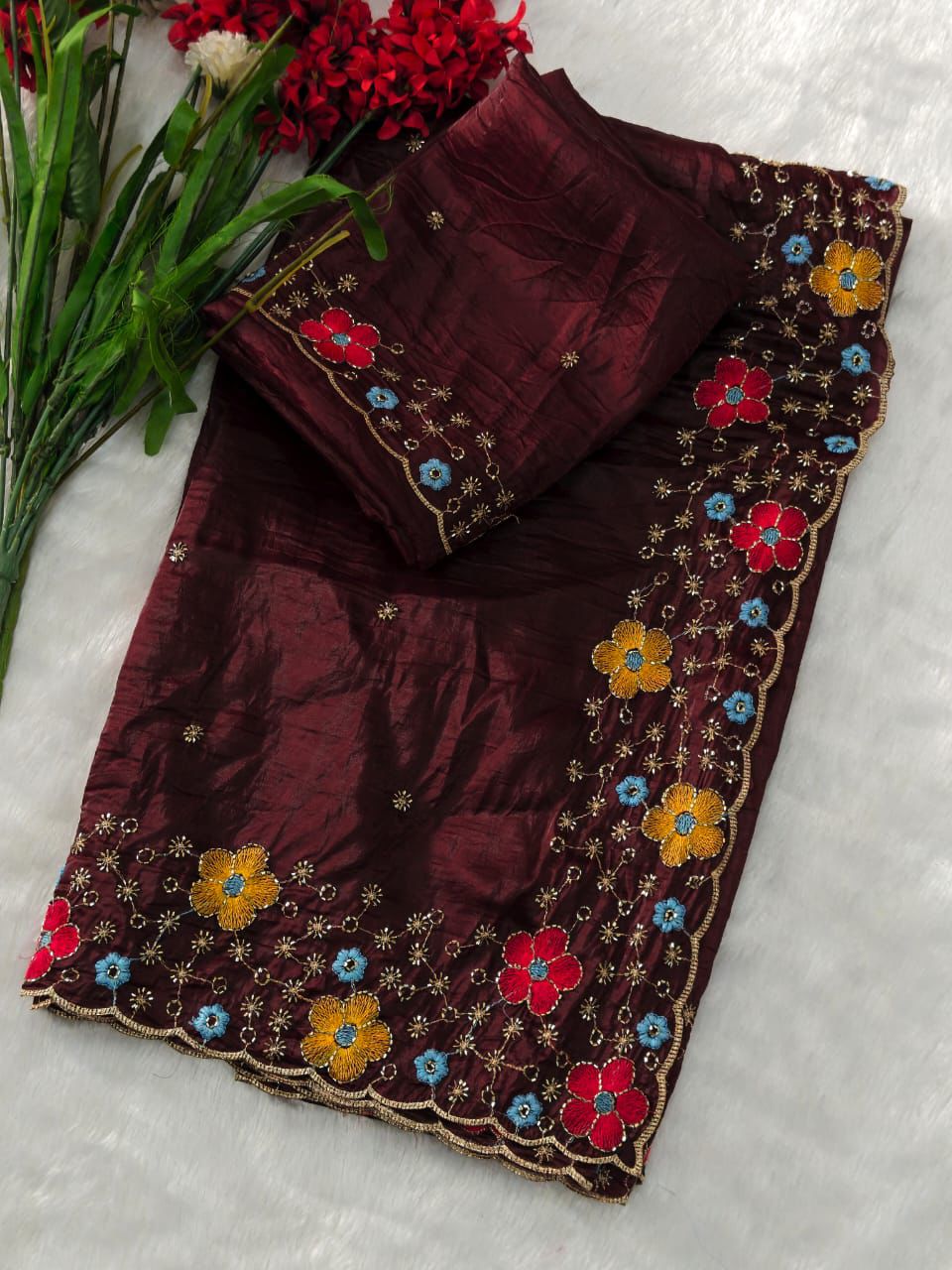 Kayatri New Stylish Gold Crush Saree with Sequin Beads Highlight