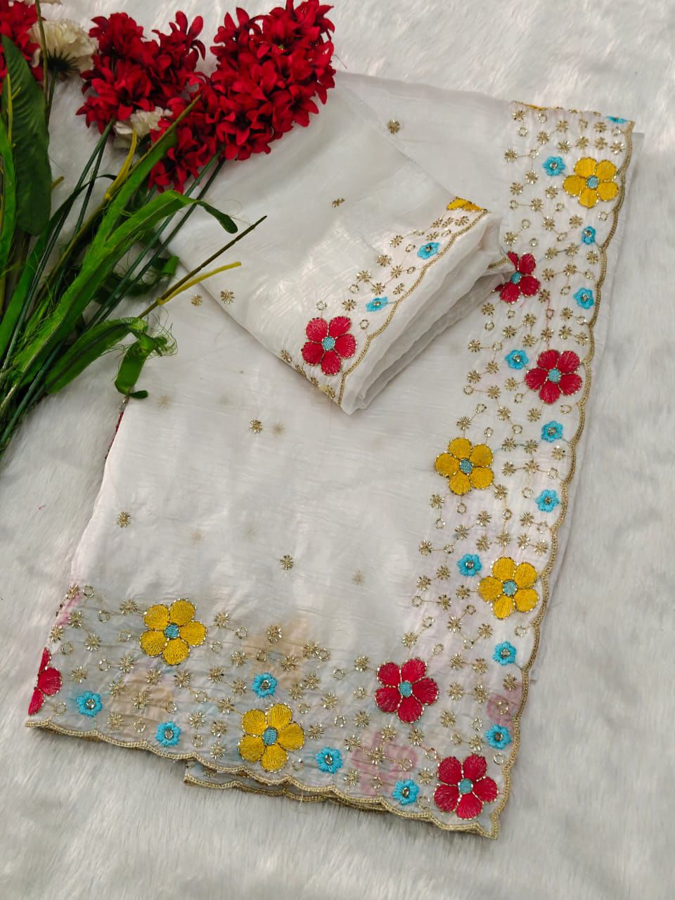 Kayatri New Stylish Gold Crush Saree with Sequin Beads Highlight