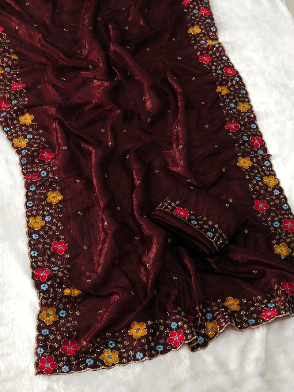 Kayatri New Stylish Gold Crush Saree with Sequin Beads Highlight