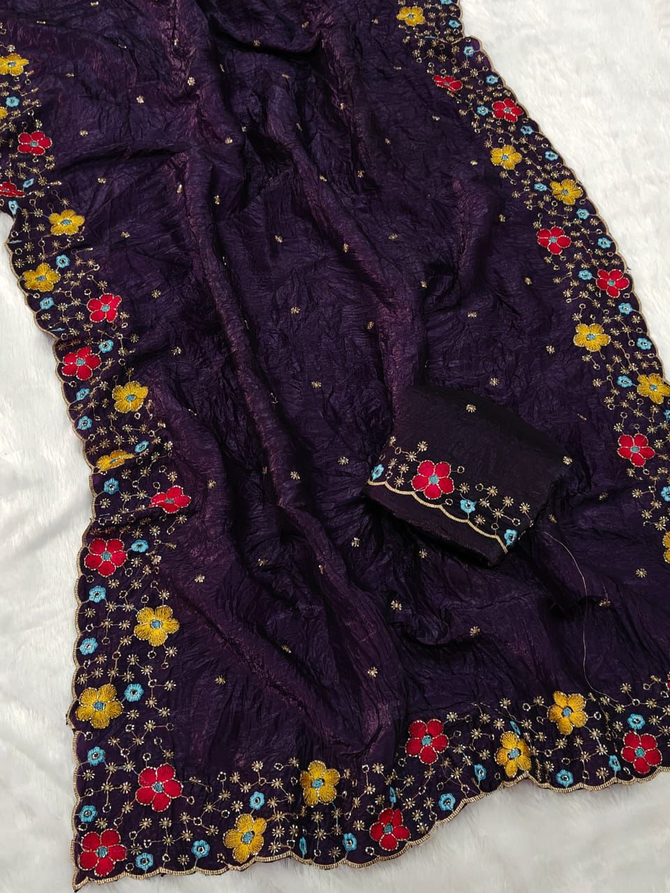 Kayatri New Stylish Gold Crush Saree with Sequin Beads Highlight