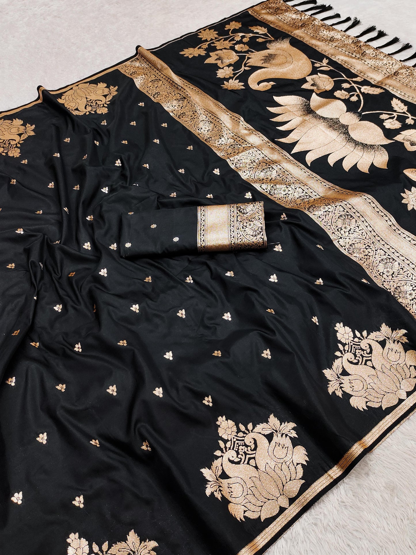Kayatri New Banarasi Silk Saree Featuring Meenakari Touch and Premium Zari Weaving