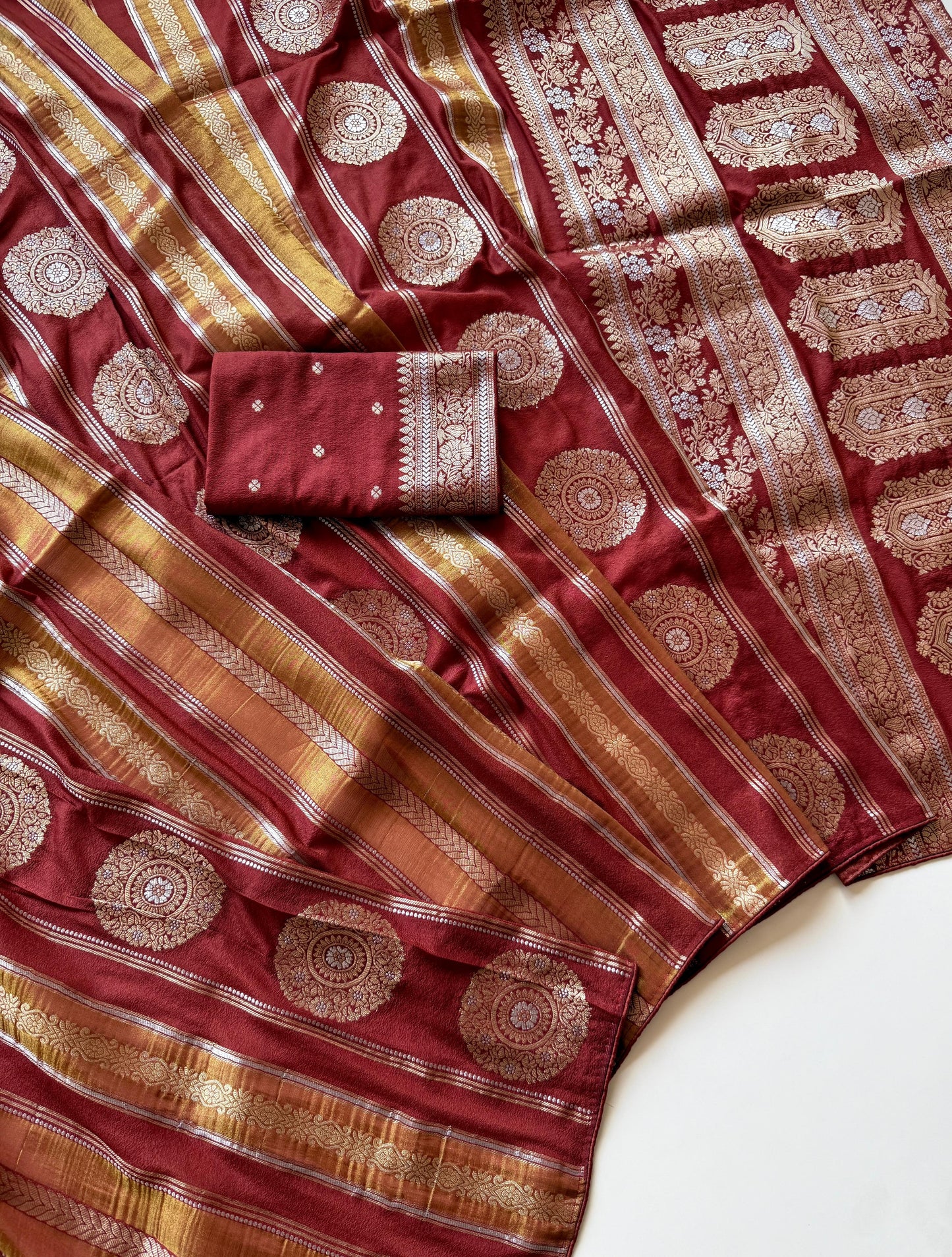 Kayatri New Classic Chinya Tissue Nylon Viscose Saree with Elegant Rich Pallu