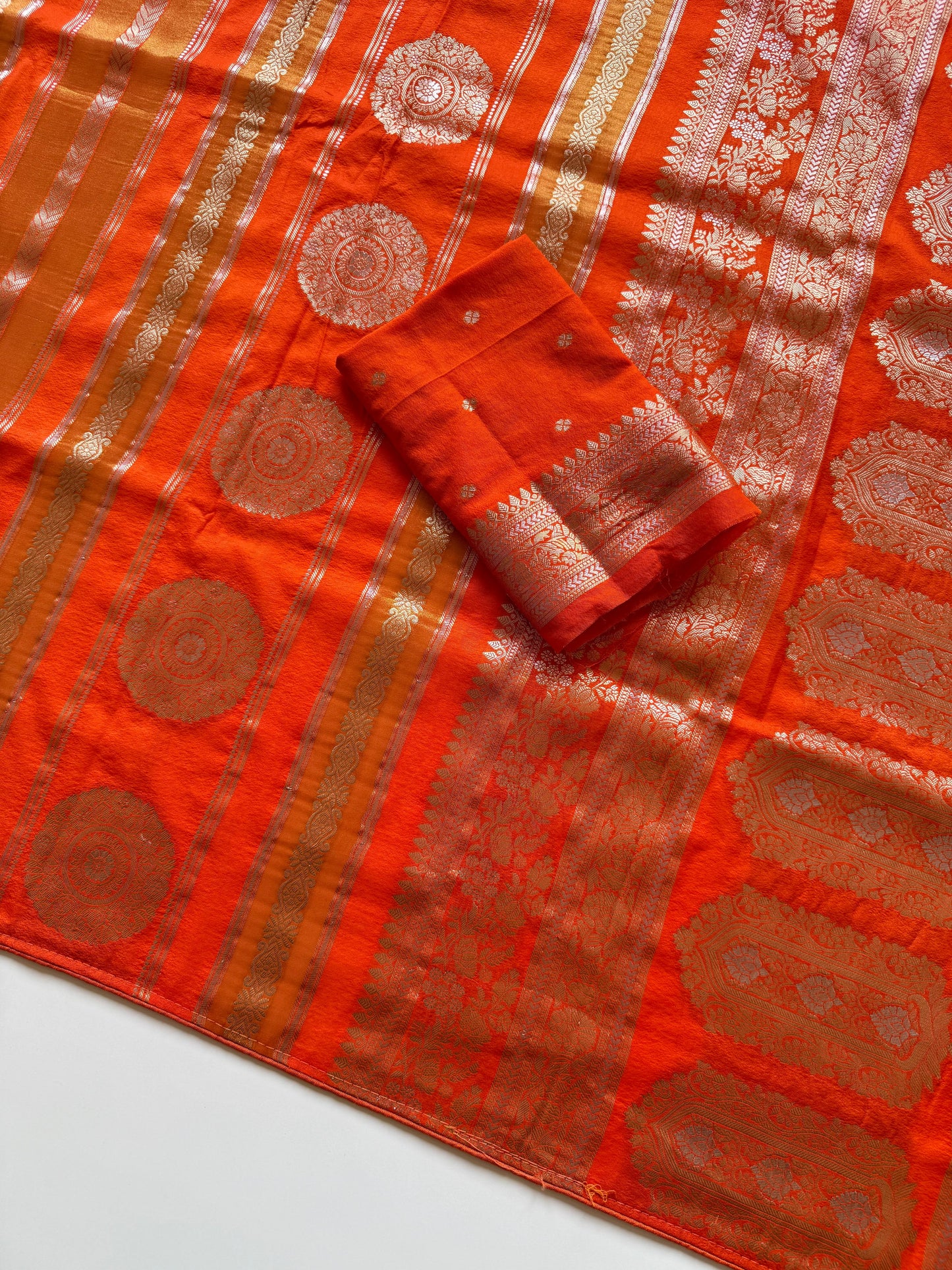 Kayatri New Classic Chinya Tissue Nylon Viscose Saree with Elegant Rich Pallu