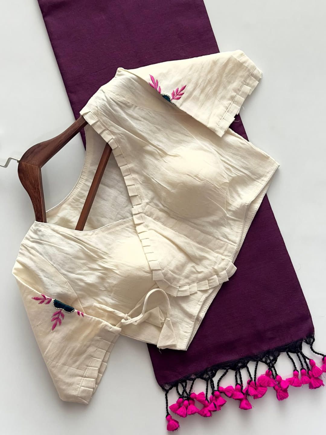 Kayatri New Khadi Cotton Saree And Beautiful Heavy Khadi Cotton Apllic Blouse